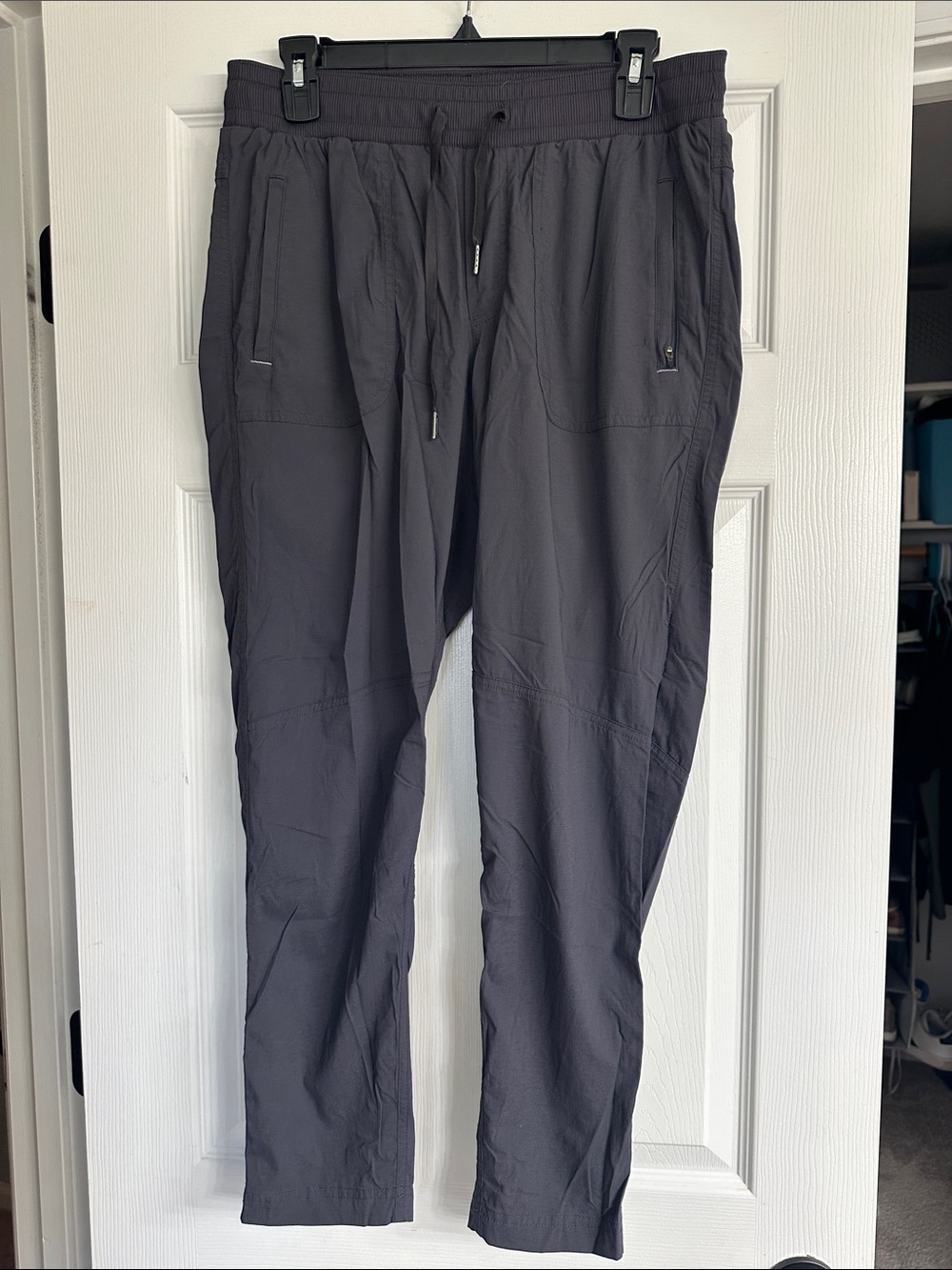 L.L.Bean charcoal gray pull-on tapered ankle pants with zip pockets